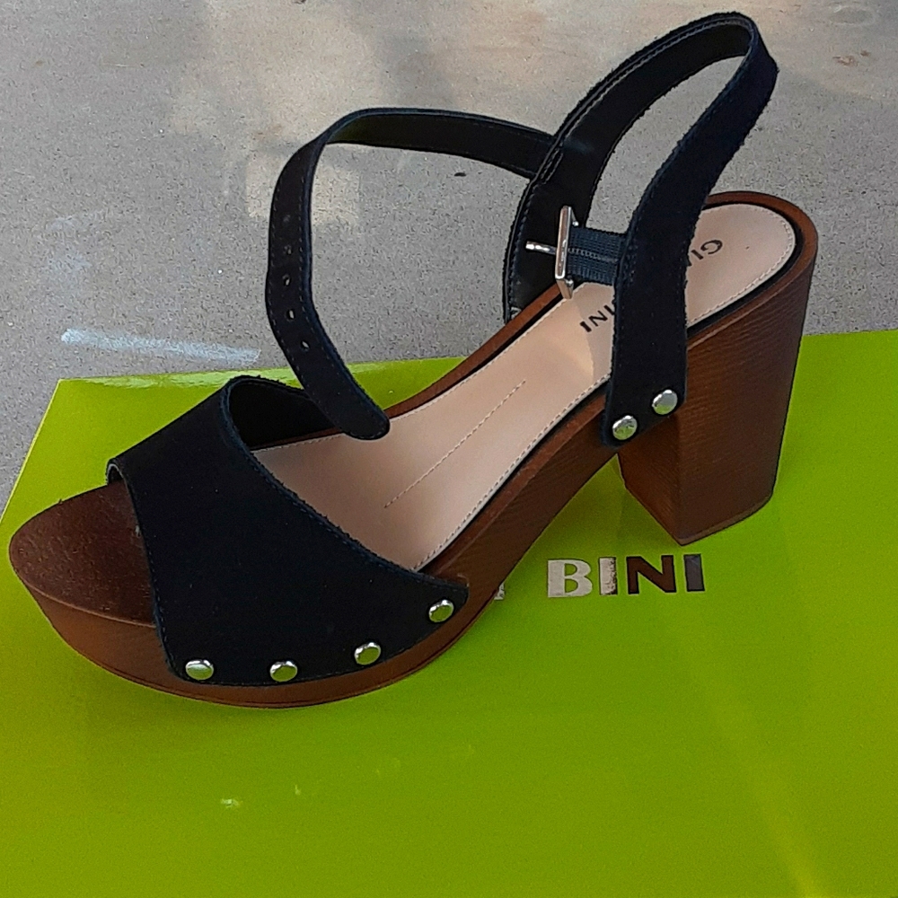 Renella Gianni Bini open toe heels